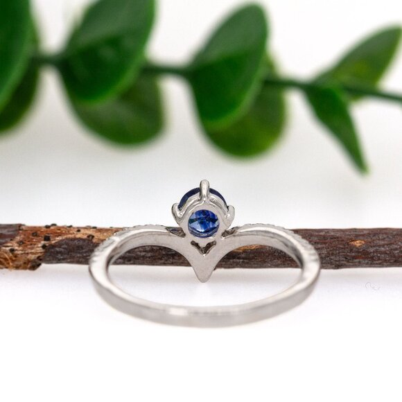 Ceylon Blue Sapphire Ring in 14K Solid Gold with Chevron Diamond Pavé Shank - Picture 7 of 8